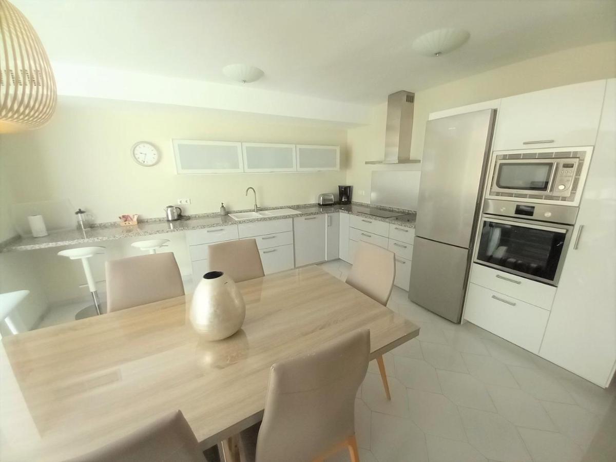 Miraflores Beachfront Penthouse Sitio de Calahonda Εξωτερικό φωτογραφία